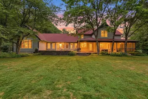 18 Eveningstar Dr, Amherst, MA 01002