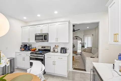 29 Harvey St, Everett, MA 02149 photo 9