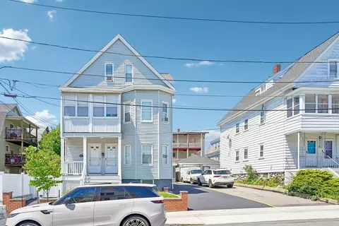 29 Harvey St, Everett, MA 02149 photo 2