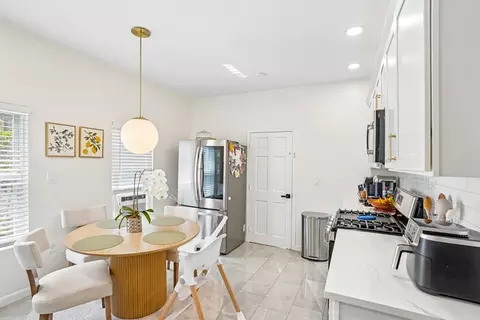 29 Harvey St, Everett, MA 02149 photo 5