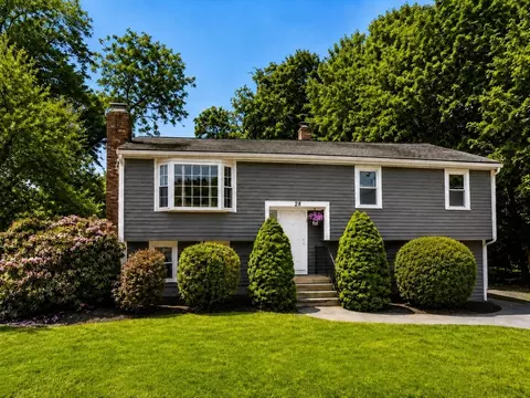 28 Park Ave W, Weymouth, MA 02190