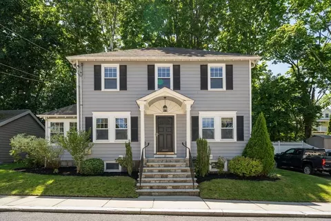 10 Barclay Rd, West Roxbury, MA 02132