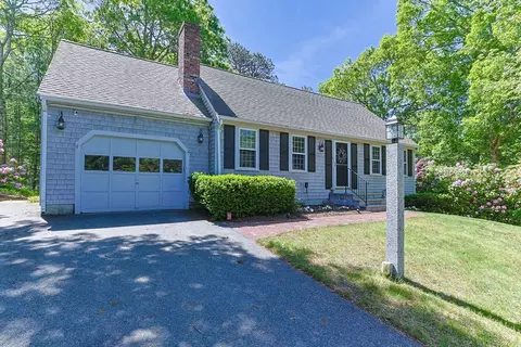 114 King Arthur Dr, Barnstable, MA 02601