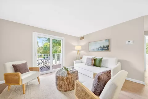 5 Silver Hill Ln #8, Natick, MA 01760