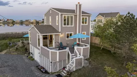 6 Ivy Ln, Newbury, MA 01951