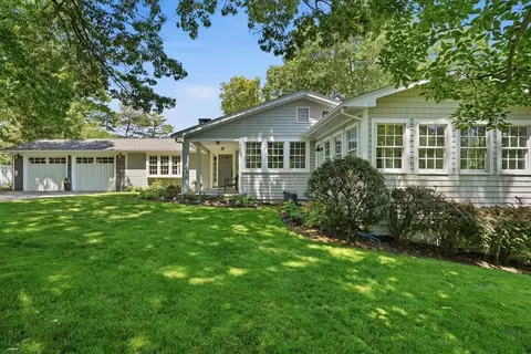 10 Boulder Glen Rd, Hingham, MA 02043