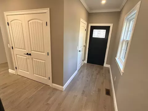 Entry Way - 24 Cooper Rd, Webster, MA 01570 photo 3 of 10