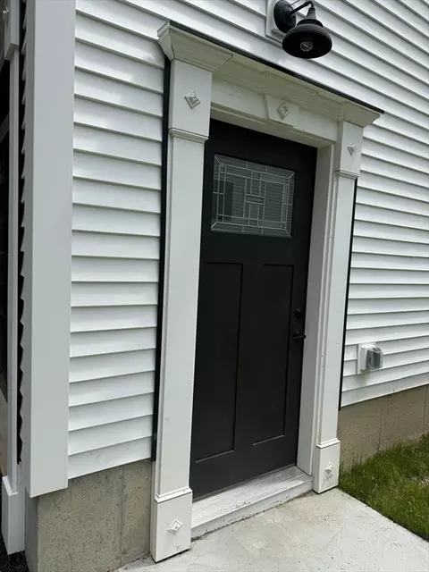 Entry Way - 24 Cooper Rd, Webster, MA 01570 photo 1 of 10