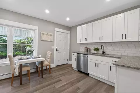 Entry Way - 26 Rob Roy Rd, Worcester, MA 01602 photo 2 of 2