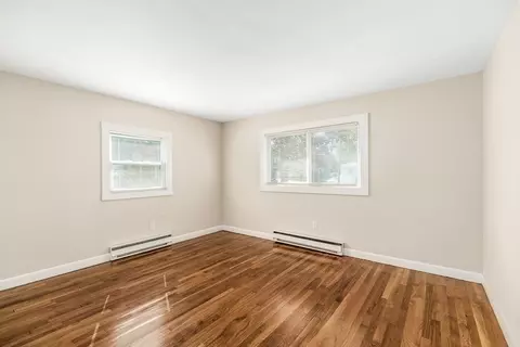 Bedroom - 18 Traverse St, Gloucester, MA 01930 photo 4 of 5