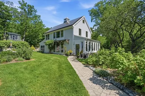 Exterior - 108 Kilby St, Hingham, MA 02043 photo 2 of 13