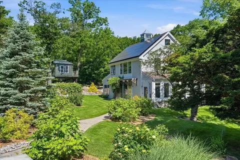 Exterior - 108 Kilby St, Hingham, MA 02043 photo 4 of 13