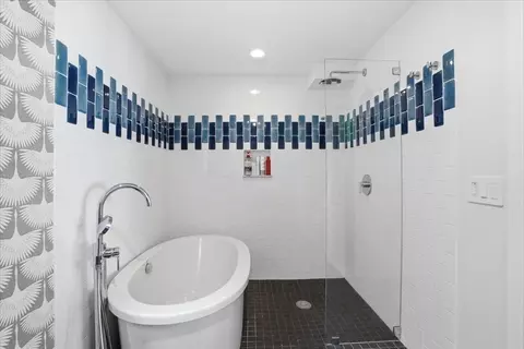 Bath - 108 Kilby St, Hingham, MA 02043 photo 3 of 4