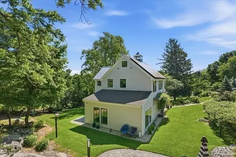 Exterior - 108 Kilby St, Hingham, MA 02043 photo 9 of 13