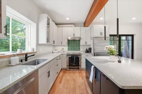 Kitchen - 108 Kilby St, Hingham, MA 02043 photo 3 of 4