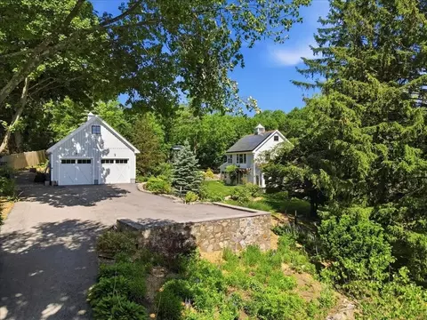 Exterior - 108 Kilby St, Hingham, MA 02043 photo 3 of 13