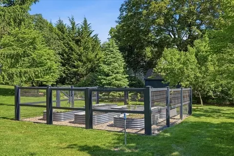 Exterior - 108 Kilby St, Hingham, MA 02043 photo 12 of 13