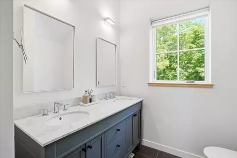 Bath - 108 Kilby St, Hingham, MA 02043 photo 4 of 4