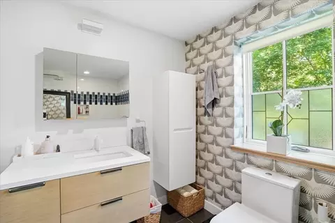 Bath - 108 Kilby St, Hingham, MA 02043 photo 2 of 4