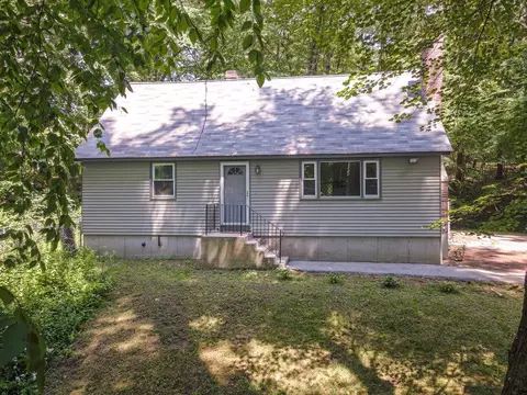 40 Sherburne Ave, Tyngsborough, MA 01879
