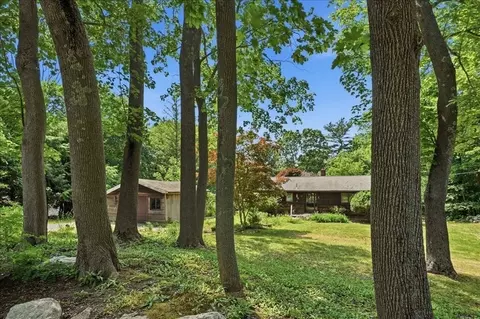 47 Old Oaken Bucket Rd, Norwell, MA 02061