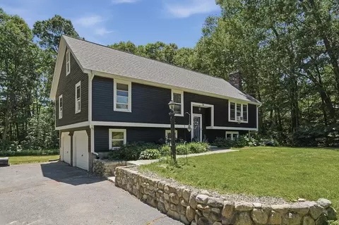 56 King St, Uxbridge, MA 01569