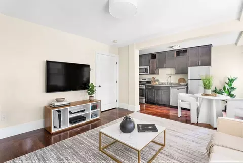 111 Eutaw St #1B, Boston, MA 02128