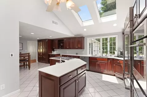 Kitchen - 4 Pentucket Ln, Danvers, MA 01923 photo 3 of 5