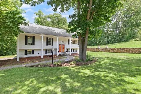 Exterior - 4 Pentucket Ln, Danvers, MA 01923 photo 4 of 8