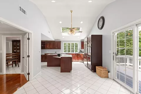 Entry Way - 4 Pentucket Ln, Danvers, MA 01923 photo 3 of 5
