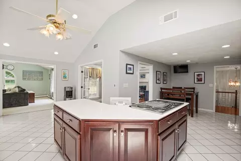 Kitchen - 4 Pentucket Ln, Danvers, MA 01923 photo 2 of 5