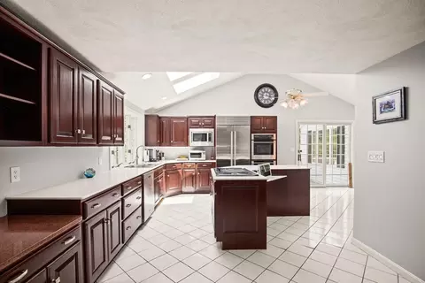 Kitchen - 4 Pentucket Ln, Danvers, MA 01923 photo 5 of 5