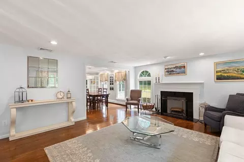 Living - 4 Pentucket Ln, Danvers, MA 01923 photo 2 of 5
