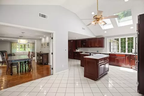 Entry Way - 4 Pentucket Ln, Danvers, MA 01923 photo 1 of 5