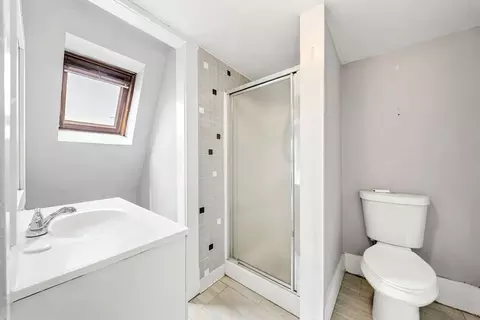 Bath - 32 Irwin St, Winthrop, MA 02152 photo 3 of 4