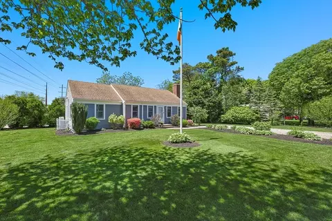 11 Mary David Rd, Yarmouth, MA 02675