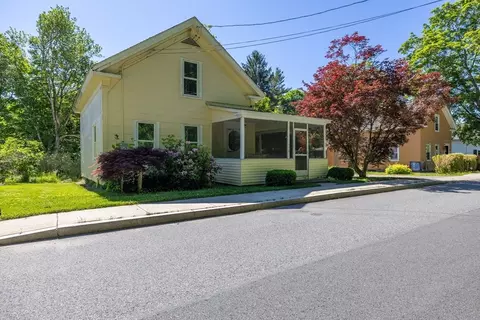136 Quaboag St, Warren, MA 01083