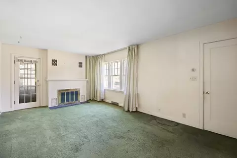 Living - 216 Springfield St, Chicopee, MA 01013 photo 3 of 4