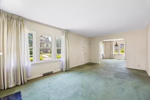 Living - 216 Springfield St, Chicopee, MA 01013 photo 2 of 4