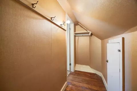 Entry Way - 216 Springfield St, Chicopee, MA 01013 photo 3 of 4