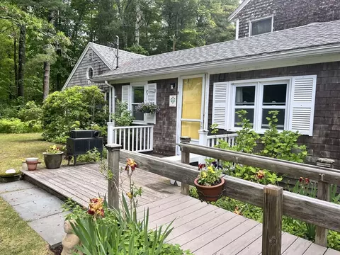 11 Bowman Rd, Mattapoisett, MA 02739