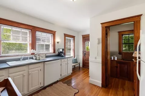 Entry Way - 8 Berkeley St, Reading, MA 01867 photo 6 of 8