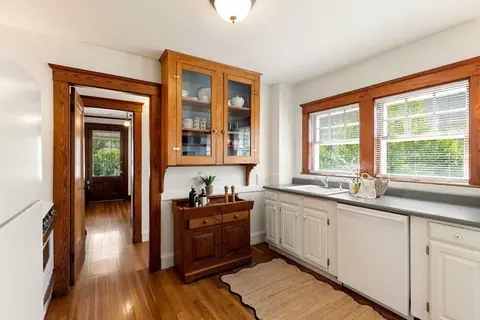 Entry Way - 8 Berkeley St, Reading, MA 01867 photo 5 of 8