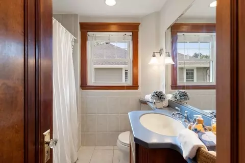 Bath - 8 Berkeley St, Reading, MA 01867 photo 2 of 2