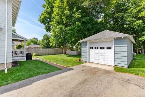 Exterior - 8 Berkeley St, Reading, MA 01867 photo 7 of 8