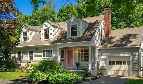 79 Pleasant St, Manchester, MA 01944