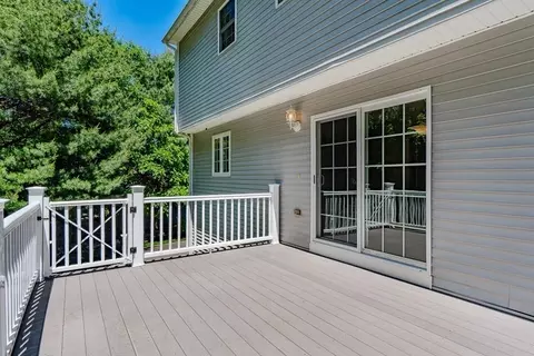Exterior - 1204 Main St, Reading, MA 01867 photo 4 of 8