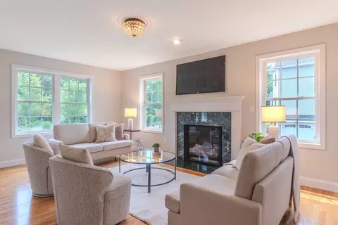Living - 1204 Main St, Reading, MA 01867 photo 2 of 4
