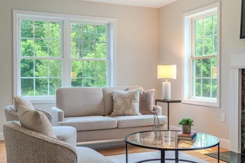 Living - 1204 Main St, Reading, MA 01867 photo 3 of 4
