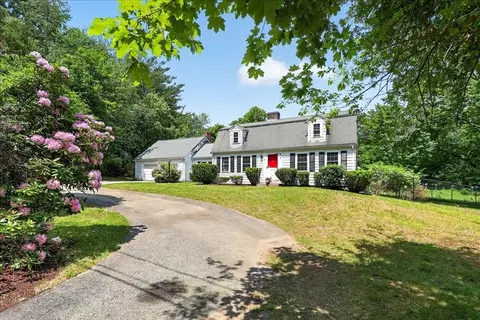 17 Old Meeting House Ln, Norwell, MA 02061